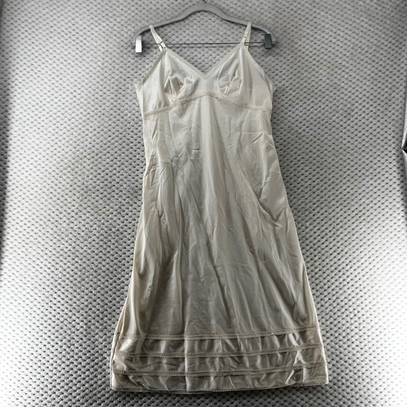 Vintage Lorraine Nylon Slip Dress Lingerie Lace Trim Vintage Style Beige‎ Ivory - Picture 1 of 9